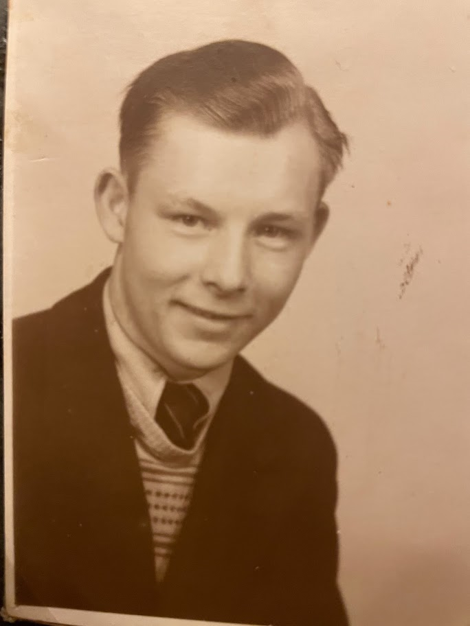 Et billede, der indeholder Ansigt, portræt, person, tøj

Automatisk genereret beskrivelse