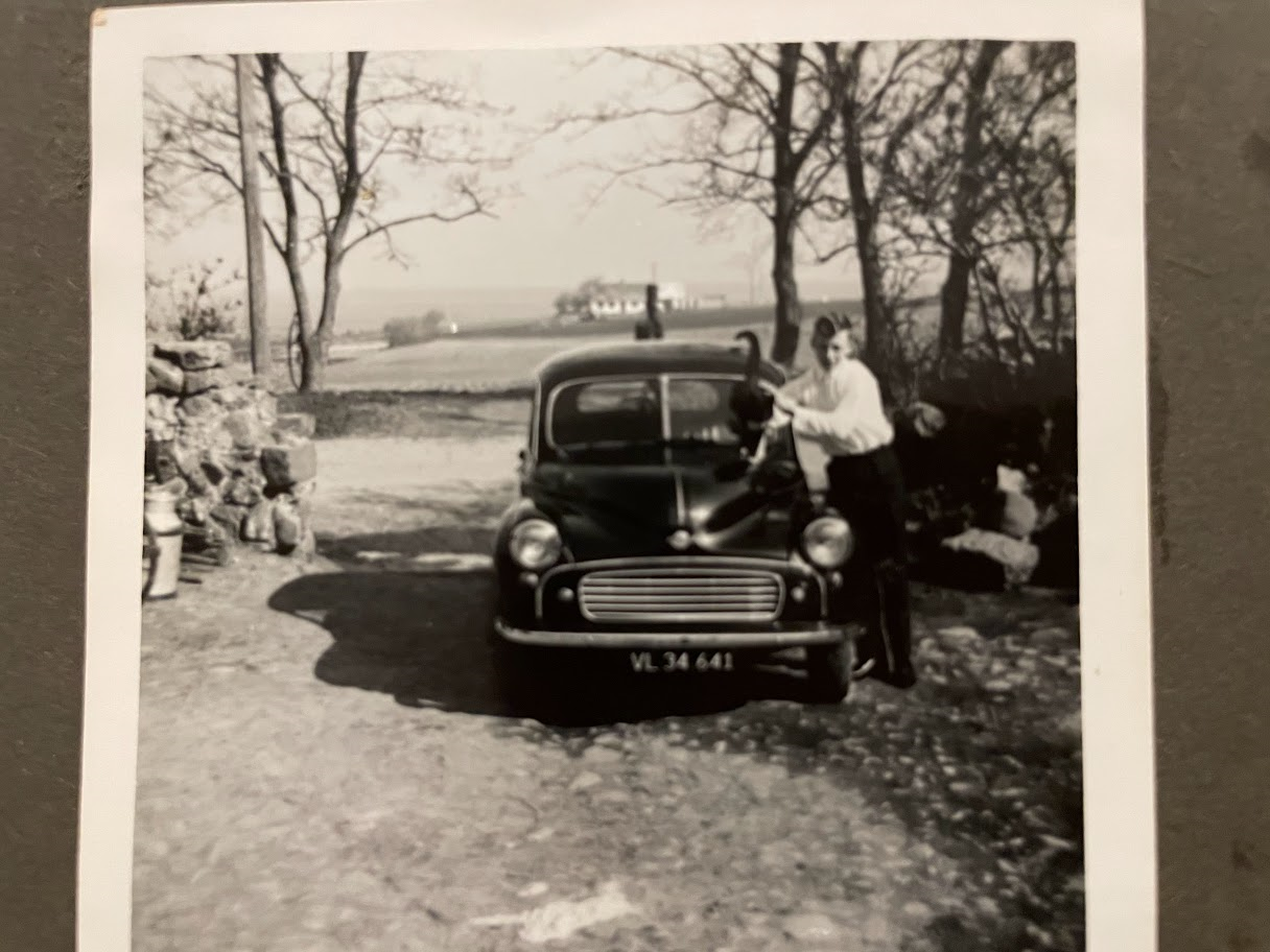 Et billede, der indeholder køretøj, udendørs, Landkøretøj, tekst

Automatisk genereret beskrivelse