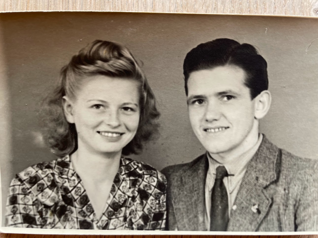 Et billede, der indeholder tekst, væg, person, indendørs
Automatisk genereret beskrivelse